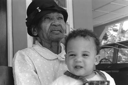 Con su bisabuela en Jamaica
