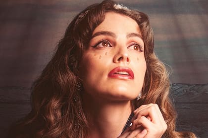 Quién es Lux Pascal, la hermana de Pedro Pascal que la rompe en su protagónico en Miss Carbón