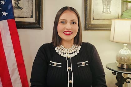Quién es Rocío Cleveland, la intérprete de español que se presentó como candidata a congresista en Illinois