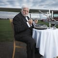 La historia de Michel Lotito, el hombre que comía bicicletas, lámparas y hasta una avioneta