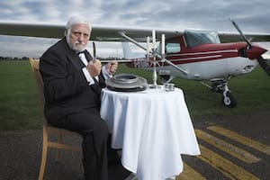 La historia de Michel Lotito, el hombre que comía bicicletas, lámparas y hasta una avioneta