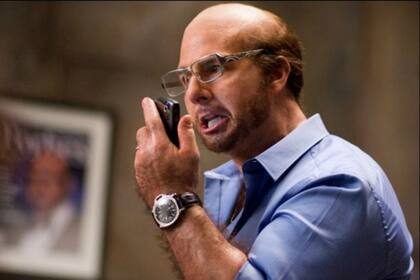 ¿Quién se esconde detrás de tanto maquillaje? Es Tom Cruise en Una guerra de película; y no es la única estrella de Hollywood en entregarse de lleno a un personaje