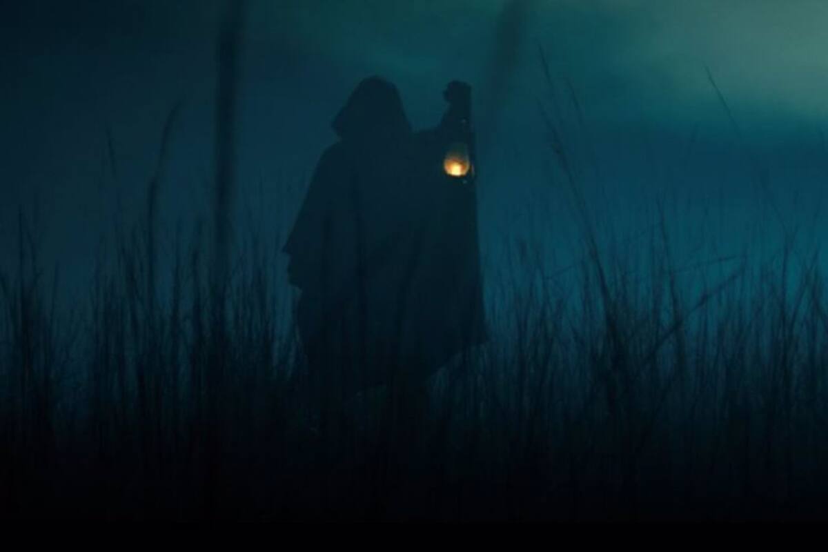 ¿Quién se oculta bajo la capucha en Loki 1x01?