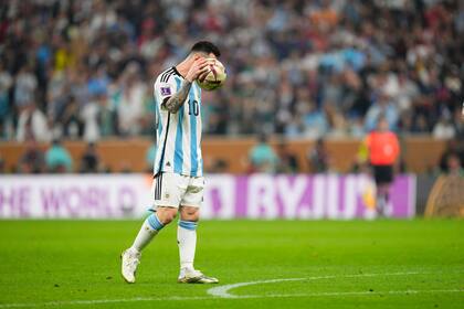 Quién se queda con los botines que usó Messi en el Argentina vs. Francia
