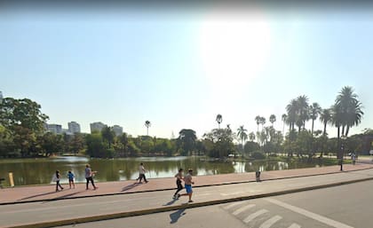 Quienes eligen El Rosedal para entrenar suelen repetir este recorrido varias veces para aumentar los kilómetros recorridos