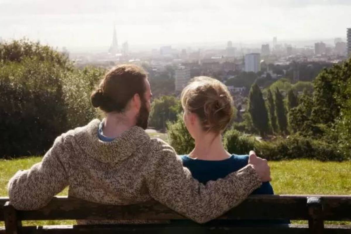 Quienes optan por el poliamor solitario también pueden formar relaciones significativas y profundas.