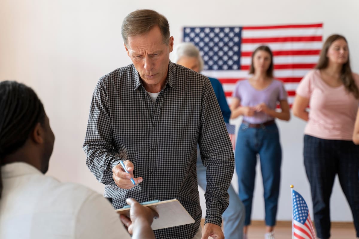 Quiénes pueden votar en las elecciones de Illinois: esto dicen las reglas sobre los latinos