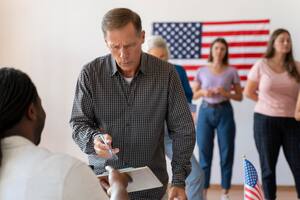 Quiénes pueden votar en las elecciones de Illinois: esto dicen las reglas sobre los latinos