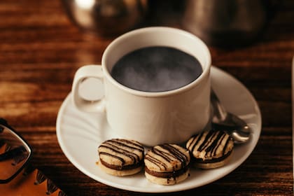 Quienes se acuestan a las 23 deberían dejar la cafeína alrededor de las 13
