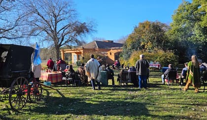 Quienes se juntaron en el campo de Cañuelas son descendientes, en su mayor parte, del médico Luis Güemes, que era el nieto del general Güemes