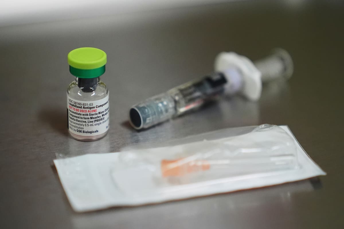 Quieren eliminar la recomendación de administrar a todos los bebés una dosis de la vacuna contra la hepatitis B dentro de las 24 horas posteriores al nacimiento