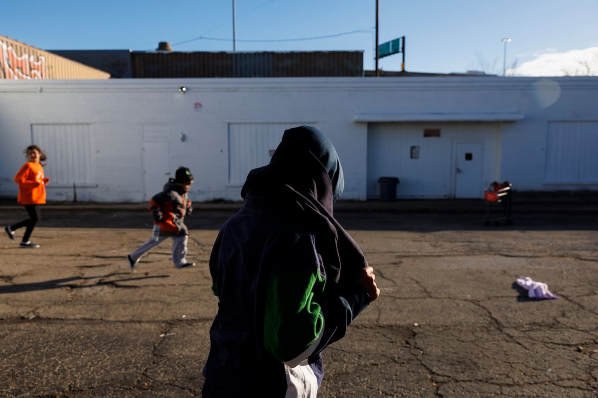 Quieren profundizar el toque de queda para niños en Chicago (Armando L. Sanchez/Chicago Tribune via AP)
