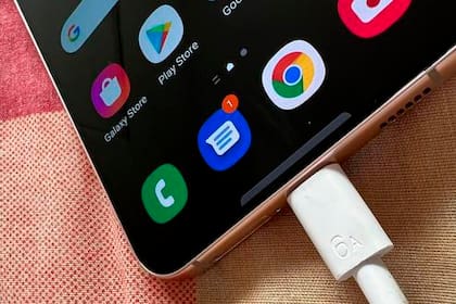 ¿Quieres saber por qué nunca debés cargar tu celular de noche encendido? Estas son las recomendaciones