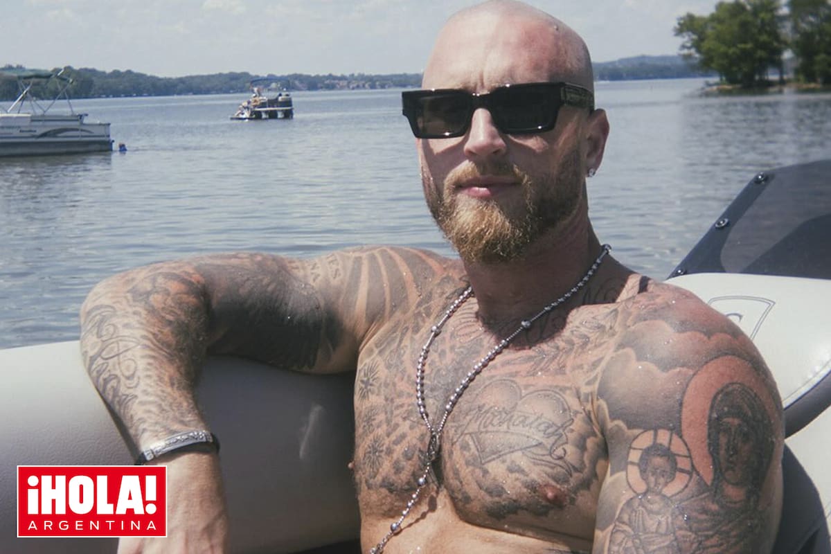 “Quiero a mis padres. Eso ya es agua pasada”, aseguró en referencia a la mala relación que tuvo con ellos cuando era más joven