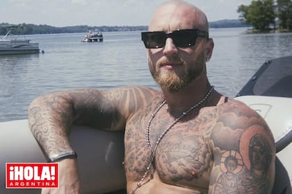 “Quiero a mis padres. Eso ya es agua pasada”, aseguró en referencia a la mala relación que tuvo con ellos cuando era más joven