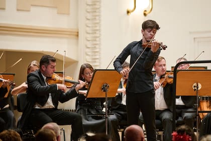 "Quiero tocar con las mejores orquestas", afirma el violinista Teo Gertler a sus 16 años, con toda una carrera por delante