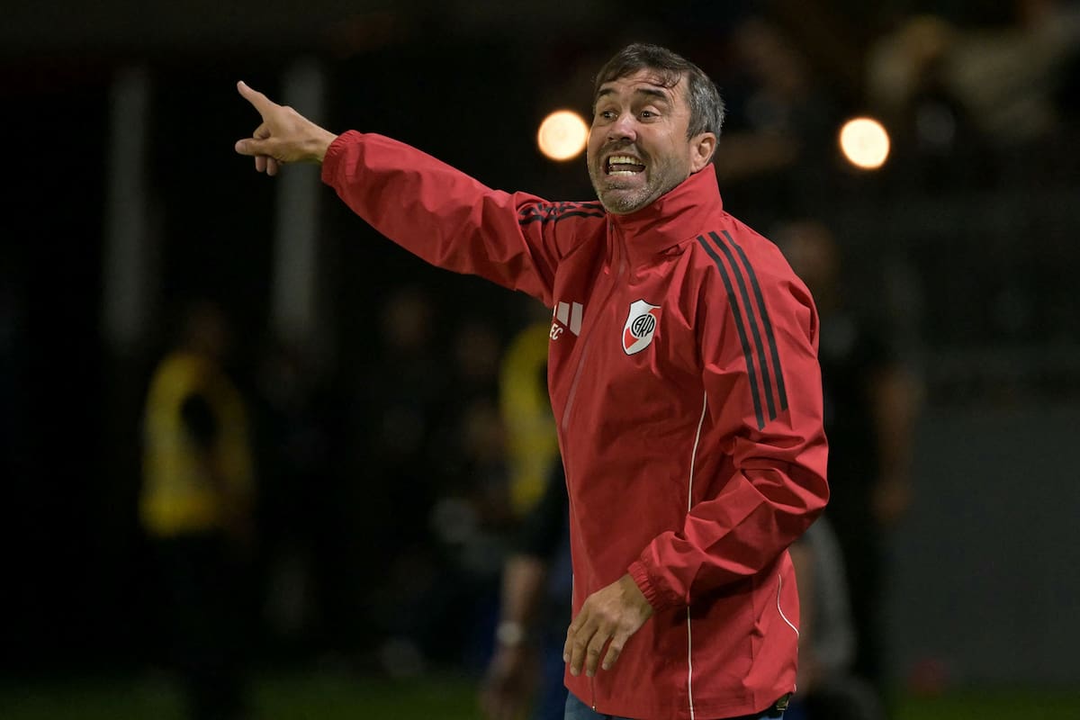 "Quiero ver un fútbol mucho más fluido, pero jugamos a aquello a lo que tenemos que jugar", declaró Eduardo Coudet, aceptando la deuda que tiene como DT de River pero valorando lo que va consiguiendo.