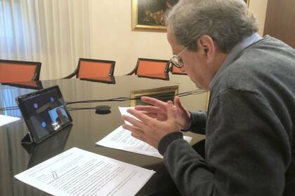 Quim Torra, el presidente catalán, confirmó desde se residencia, en donde se encuentra asilado, que tiene coronavirus