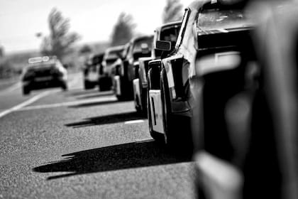 Quince días faltan para que imágenes como esta vuelvan a tener lugar; en la capital rionegrina se largará el 2018 del TC; ya con la fecha inaugural de Viedma a la vista, un análisis de los favoritos, las polémicas, los cambios reglamentarios y un calendario incompleto ofrece el panorama de 2018 de l