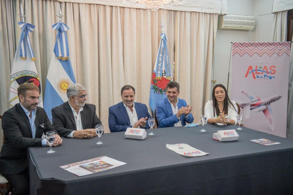 Quintela creo una empresa estatal de aviación, alquila las aeronaves.