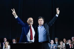 Quintela y Kicillof, dos apoyos que buscan los desplazados del PJ en Salta y Misiones
