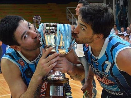 Leonardo Gutiérrez y Facundo Campazzo fueron múltiples campeones en Peñarol de Mar del Plata