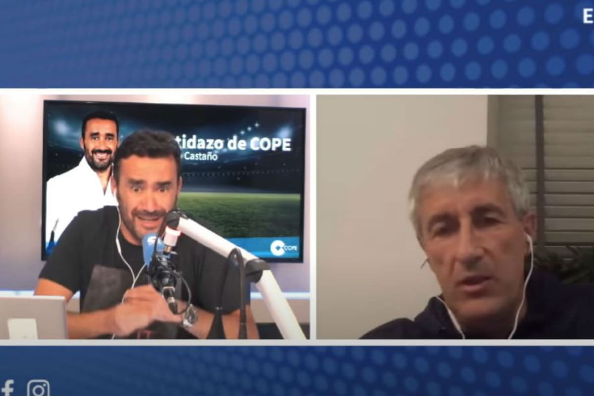 Quique Setién se cruzó con un periodista español por las cámaras en los bancos de suplentes