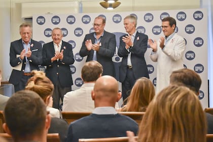 Quique Wolff, Héctor Del Piano, de Fundaleu, Mariano Klas, director de Ipesa, Jaime Feeney, funcionario de Tandil, y Miguel Pavlovsky, director médico de Fundaleu