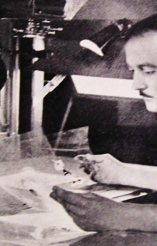 Quirino Cristiani en su taller, trabajando con sus dibujos animados