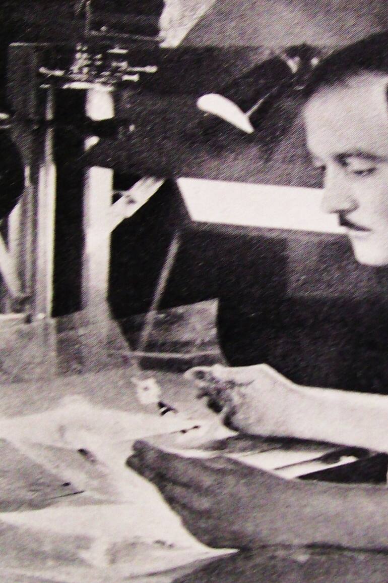 Quirino Cristiani en su taller, trabajando con sus dibujos animados