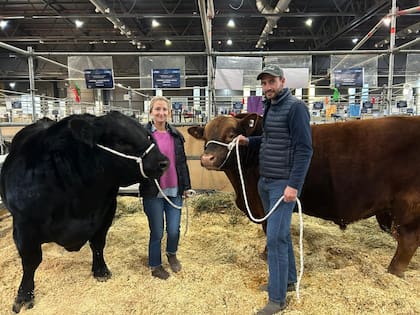 Quiroga y Correndo en la 80º Expo Angus, donde participaron con dos ejemplares de la raza y obtuvieron premios