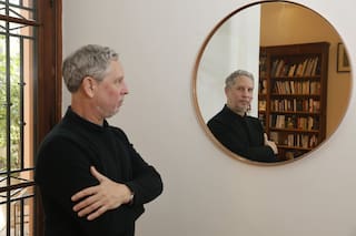 El “policial filosófico” de Guillermo Martínez está ambientado en un país latinoamericano que deja atrás una dictadura