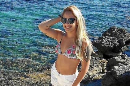 "Quisiera saber quién le vendió el veneno a mi bebé para pegarle un tiro en la cabeza", dijo el padre de Milagros Alanis Moyano