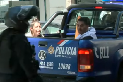 Quisieron coimear a la policía en pleno centro de Rosario y quedaron detenidos