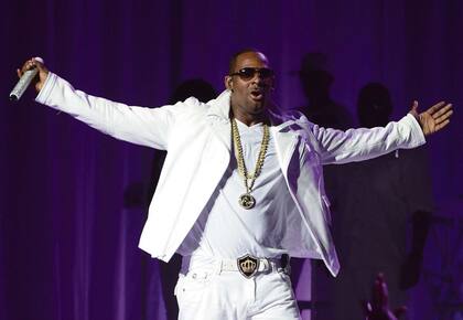 Debido a las denuncias, R. Kelly es ignorado por muchos y muchas de sus colegas.