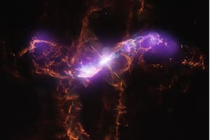 R Aquarii es una estrella simbiótica que se cree está compuesta por una enana blanca y una variable (gigante roja) llamada Mira, formando un sistema binario