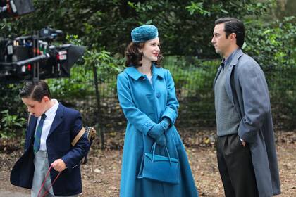 Rachel Brosnahan y Milo Ventimiglia en el plató de The Marvelous Mrs Maisel, el 10 de junio pasado en Nueva York
