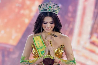 Rachel Gupta, de 21 años y oriunda de India, renunció al título de Miss Grand Internacional e hizo una fuerte denuncia contra la organización