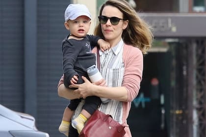 Rachel McAdams con su primer hijo, fruto de su relación con el guionista Jamie Linden