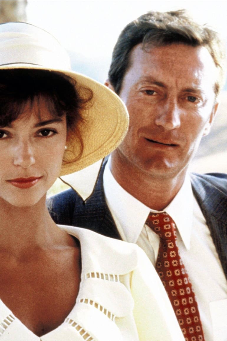 Rachel Ward y Bryan Brown se conocieron en el set de la exitosa miniserie El pájaro canta hasta morir y desde entonces no se separaron más; en 1983 se casaron y juntos tuvieron tres hijos