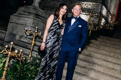 Rachel Weisz y Daniel Craig, quien dejó asombrado a más de uno por su peinado con jopo y sus anteojos.