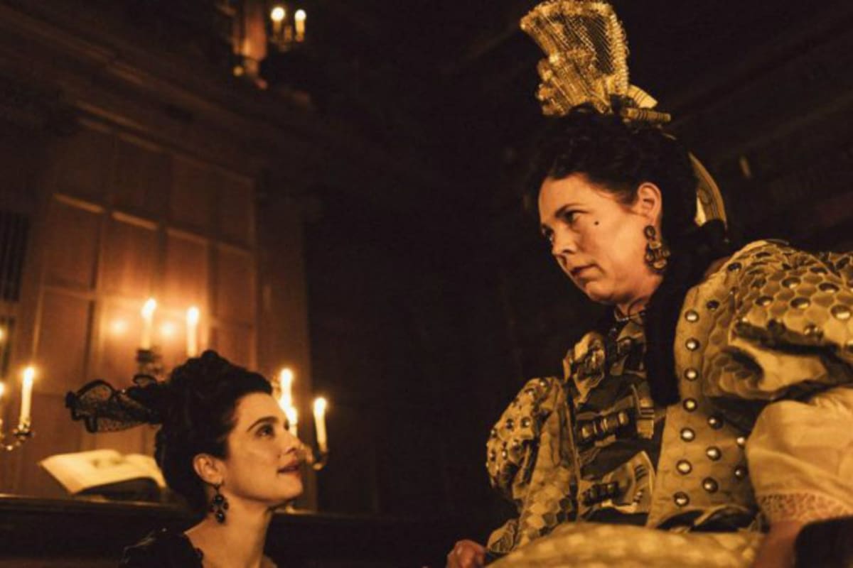 Rachel Weisz y Olivia Colman en una escena de La favorita, el film de Yorgos Lathimos que recibió 12 nominaciones a los premios de la Academia británica de cine
