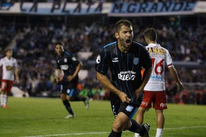 Racing celebró un triunfo ante Huracán