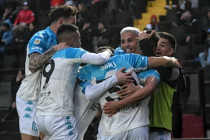 Racing es el único escolta de Boca Juniors en la Liga Profesional