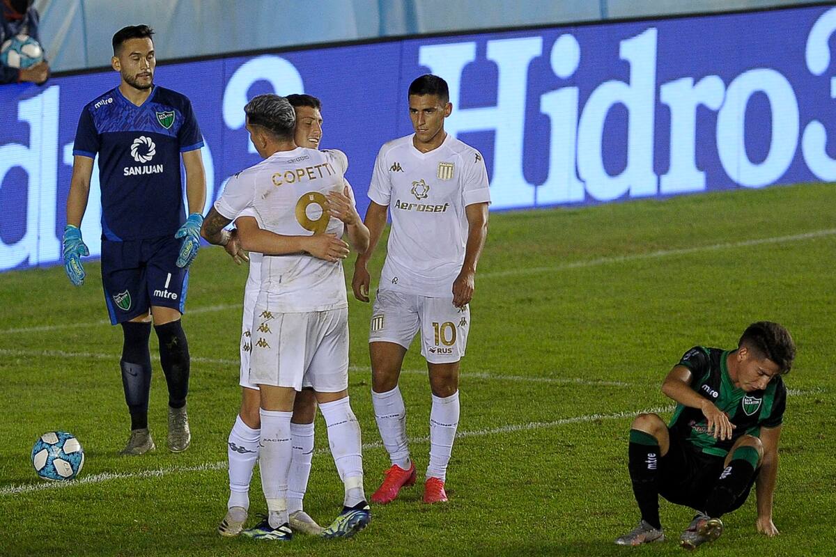 Racing festejó en los penales frente a San Martín de San Juan