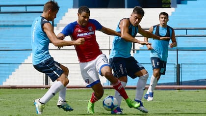 Racing igualó con Dallas en Avellaneda