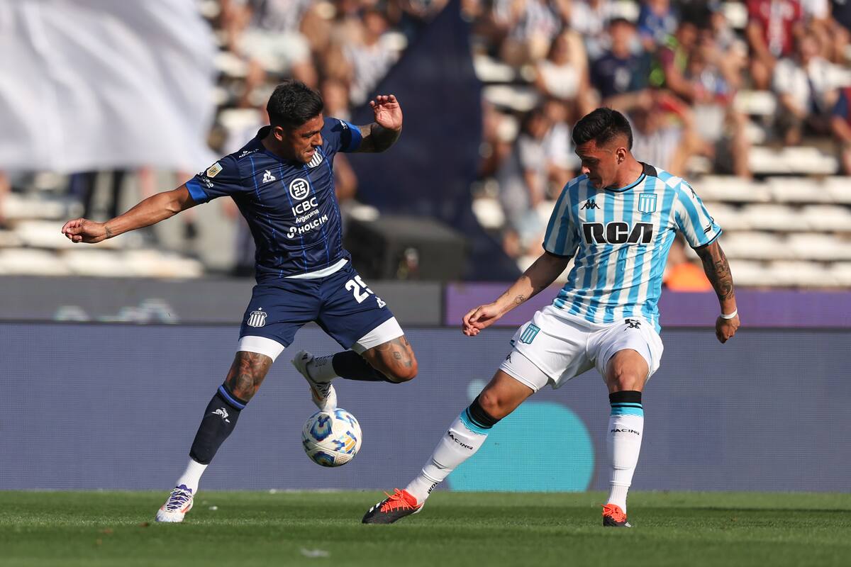 Racing jugó con un equipo alternativo en Córdoba y no le fue bien: Talleres lo superó incluso jugando con diez futbolistas por la expulsión de Moyano