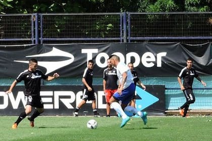 Racing le ganó a Riestra