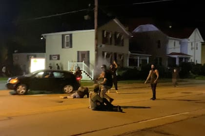 Racismo en EE.UU.: dos muertos en la tercera noche de protestas por un nuevo ataque de la Policía