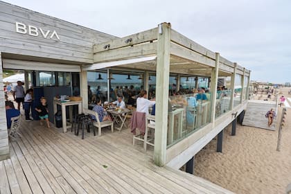 Rada Beach, una de las de cinco propuestas gastronómicas exclusivas para disfrutar la noche de Año Nuevo en Pinamar, con opciones que destacan por su ambiente sofisticado, menús gourmet y vistas únicas en la costa argentina